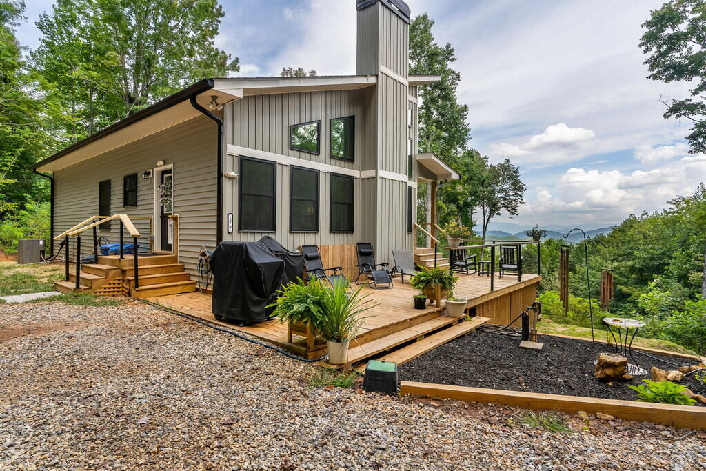 Property Photo: 579 Overlook Circle GA 30582