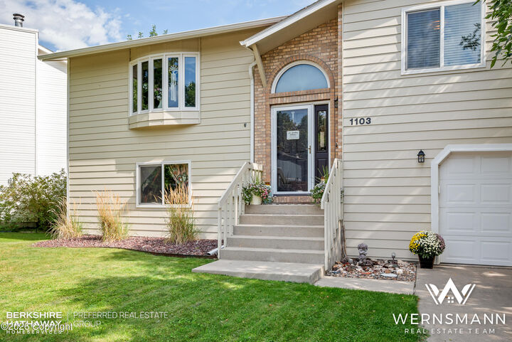 Property Photo: 1103 W Granite St - WY 82718