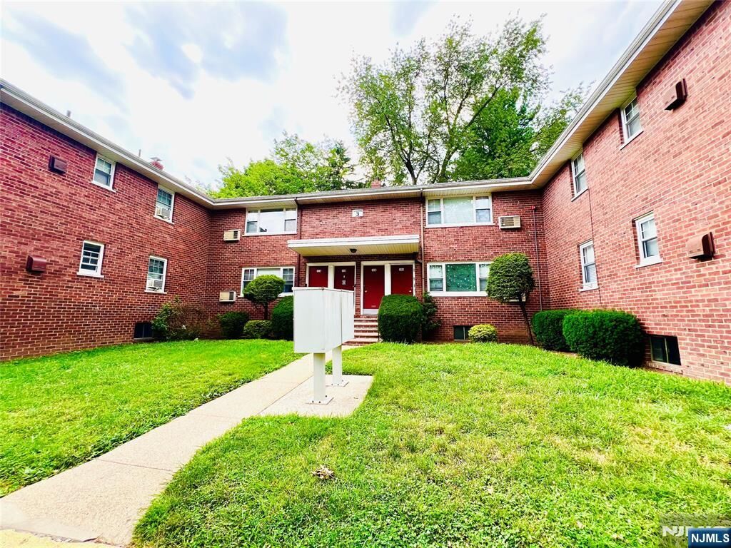 Property Photo:  241 Passaic Street 11B  NJ 07662 
