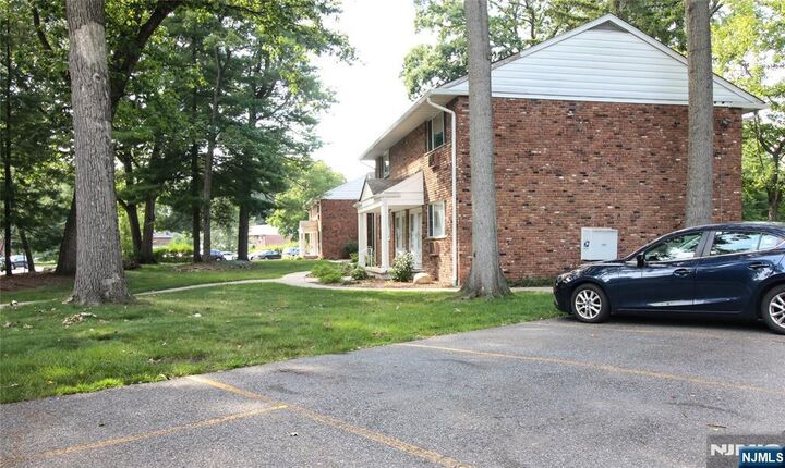 Property Photo:  216 Washington Drive 216  NJ 07446 