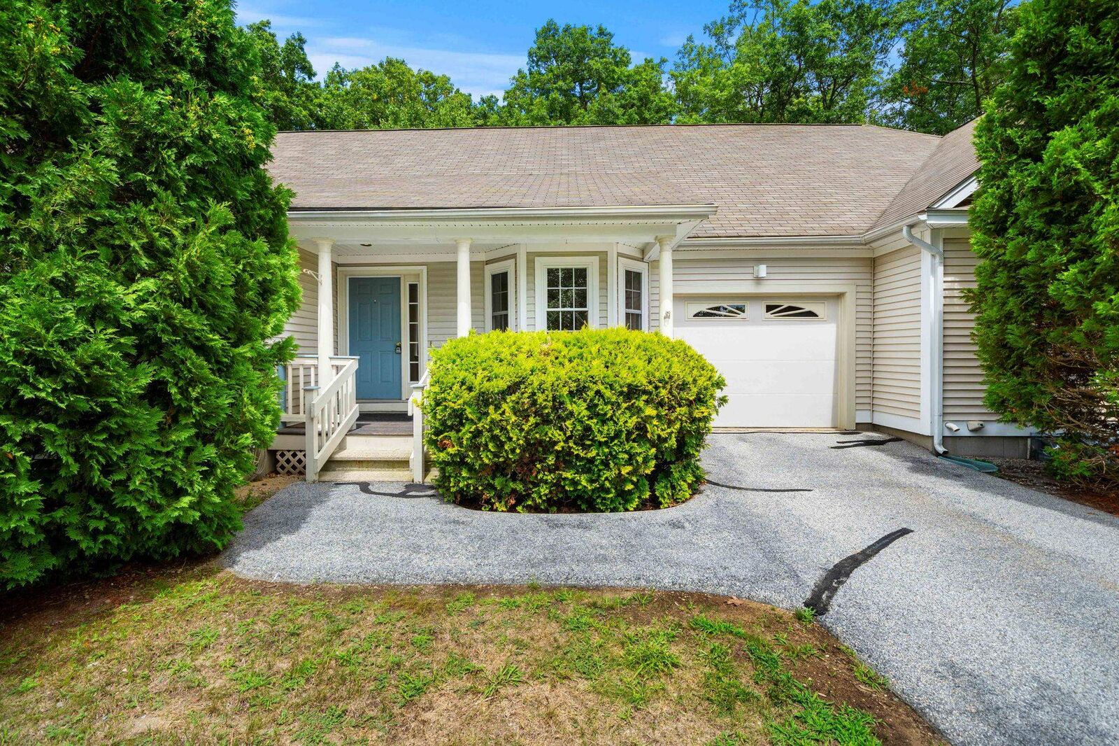 Property Photo:  1465 Hooksett Road  NH 03106 