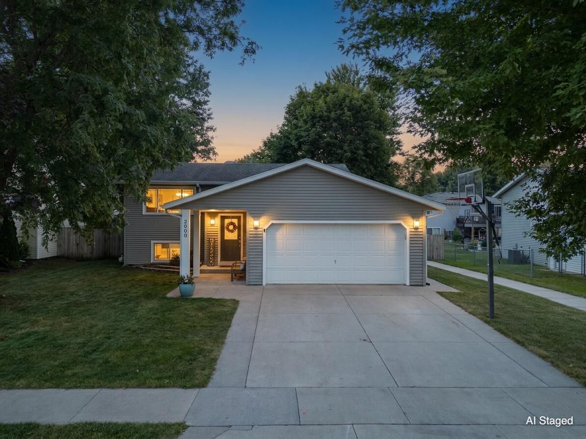 Property Photo:  2000 23 1/2 Street SE  MN 55904 
