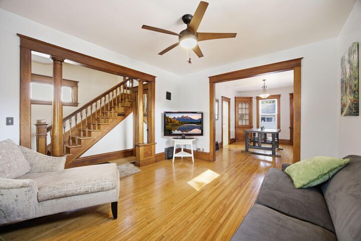Property Photo:  1825 Minnehaha Avenue W  MN 55104 