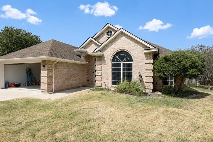 Property Photo: 548 NW Wintercrest Road TX 76028