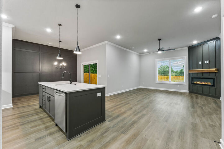Property Photo:  1913 Farmer Street  AR 72751 