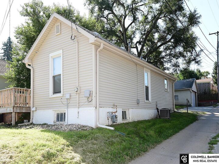 Property Photo: 6411 Miami Street NE 68104