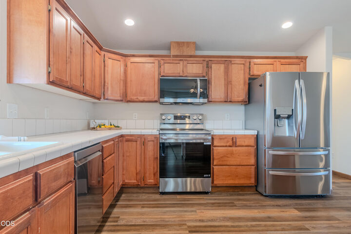 Property Photo:  2102 Lara Lane  OR 97502 