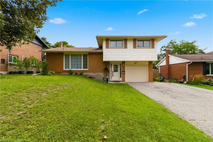 Property Photo: 7 Crestwood Drive 1 ON N1S 3N8