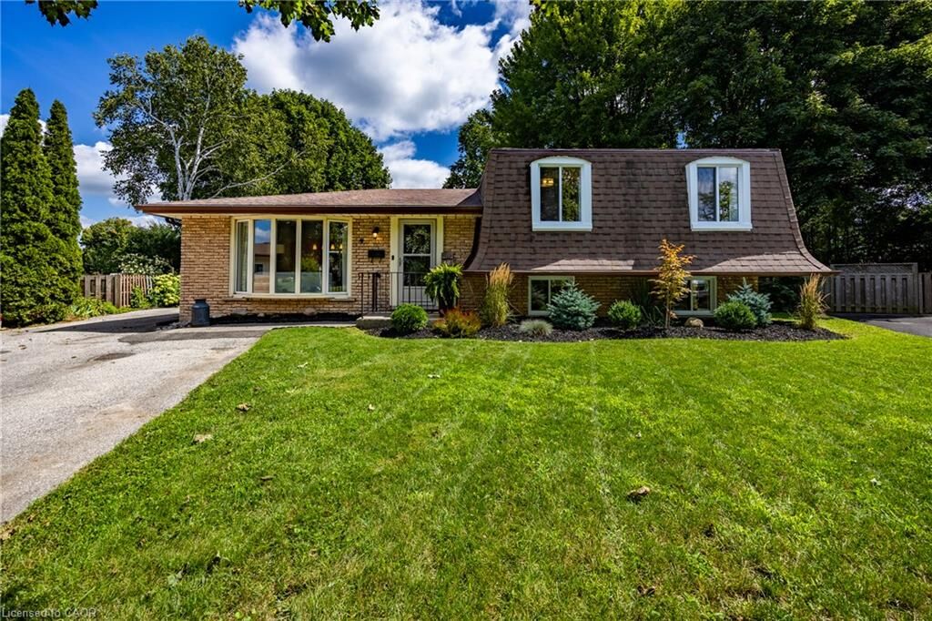 Property Photo:  9 Normandy Circle  ON N3Y 4J6 