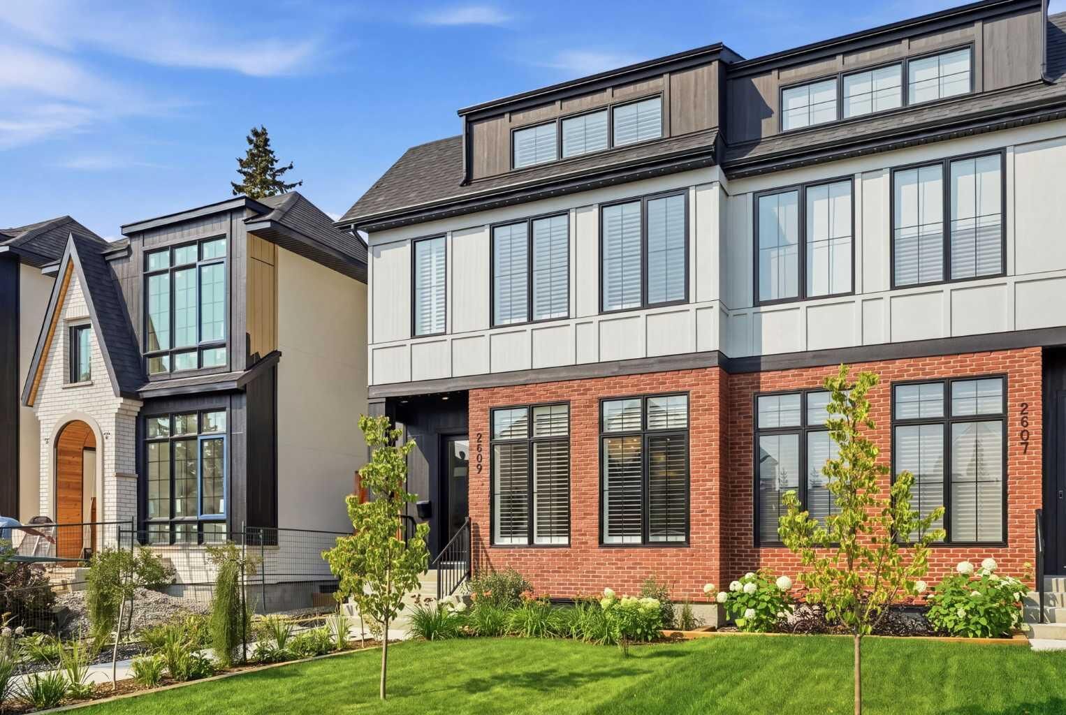 Property Photo:  2609 35 Street SW  AB T3E 2Y3 