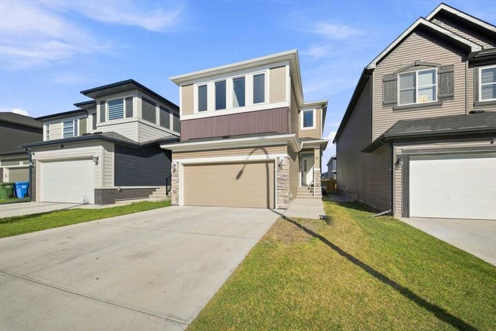 Property Photo:  12 Corner Glen Row NE  AB T3N 2L9 