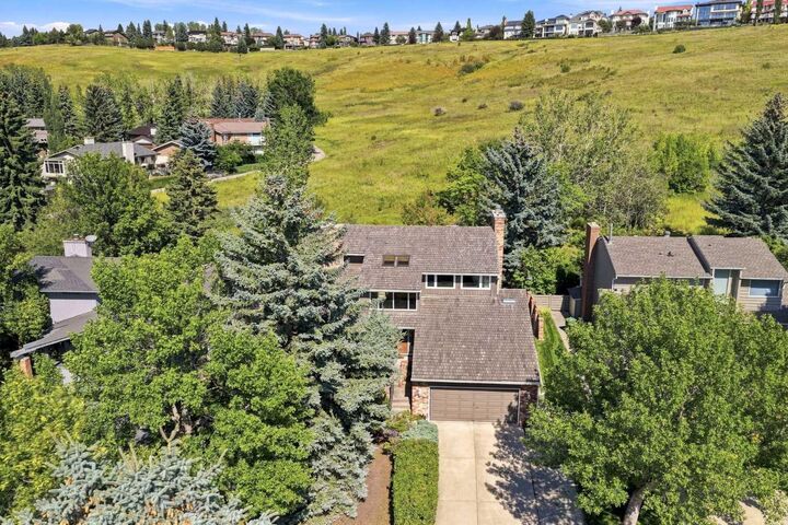 Property Photo: 952 Edgemont Road NW AB T3A 2G3