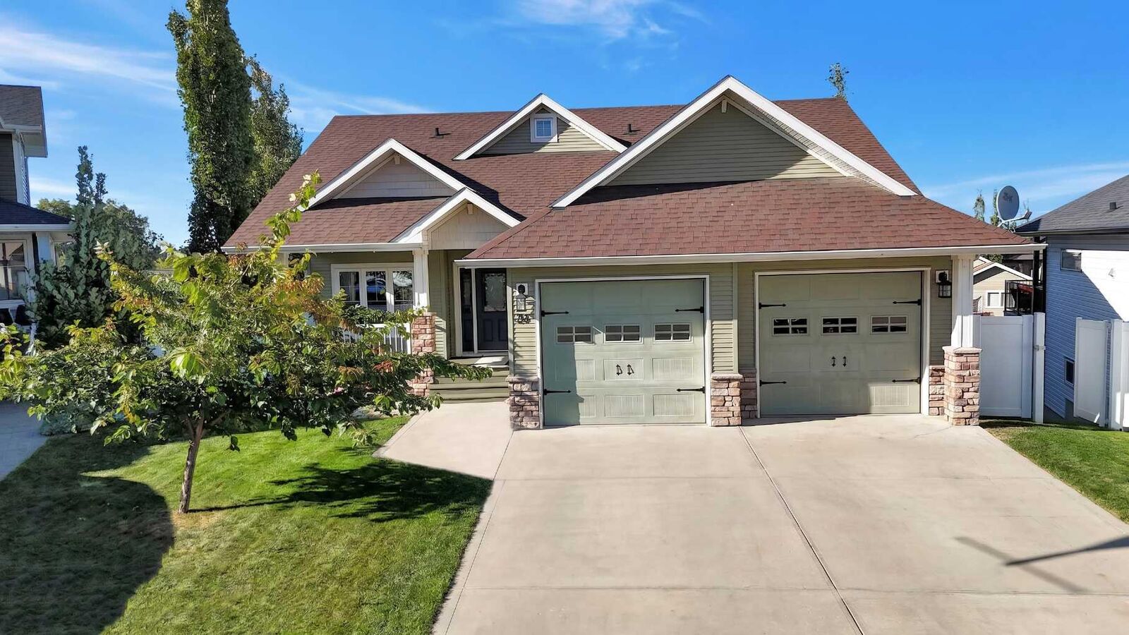 Property Photo: 34 Rosewood Rise AB T4S 0G1