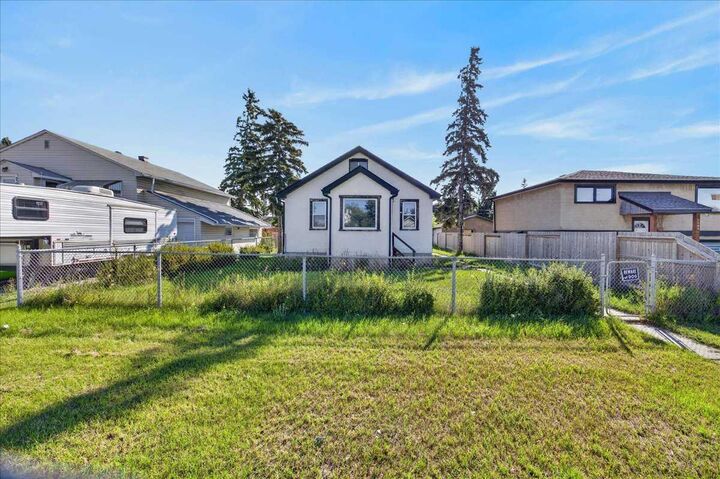 Property Photo:  7438 Ogden Road SE  AB T2C 1B8 