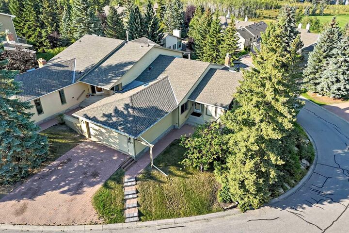 Property Photo:  637 Stratton Terrace SW  AB T3H 1M5 