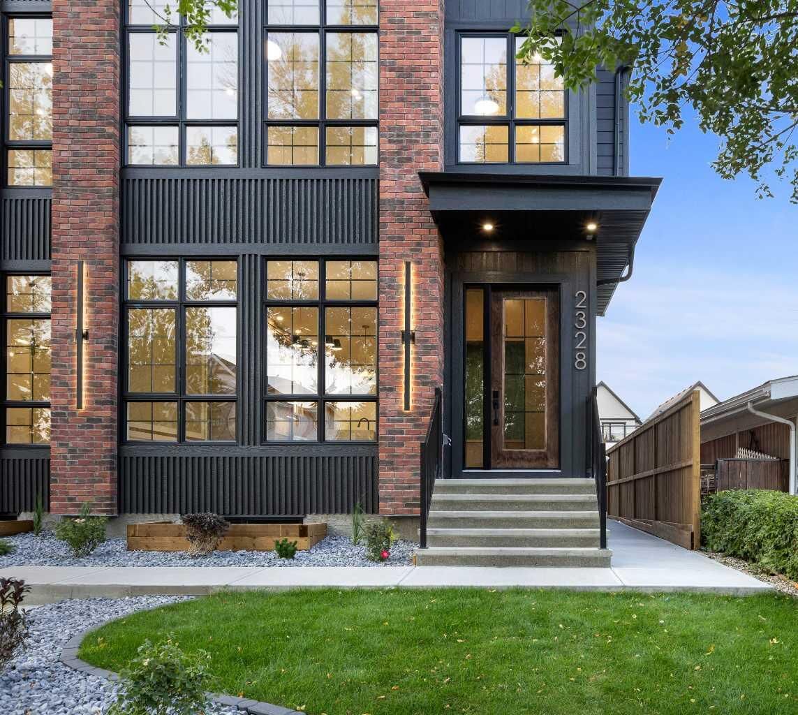 Property Photo:  2328 54 Avenue SW  AB T3E 1M1 