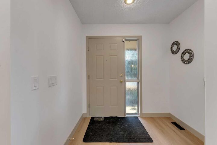Property Photo: 12 Diamond Terrace SE AB T2J 7A9