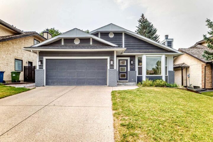 51 Strathaven Circle SW — photo 1