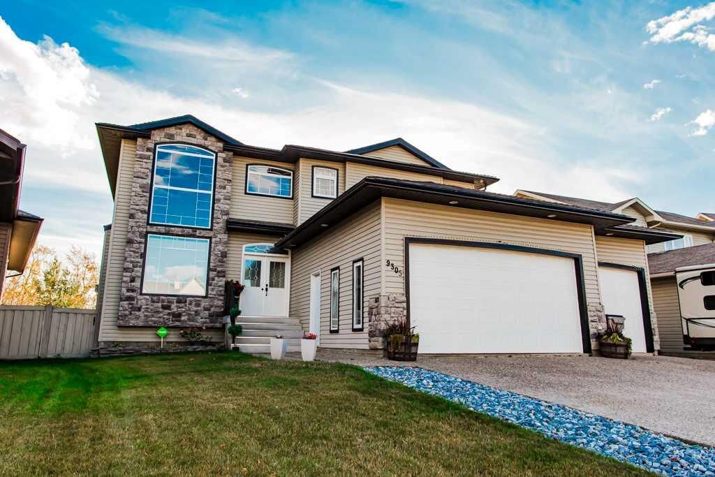 Property Photo: 9305 Lakeshore Court AB T8X 1S4