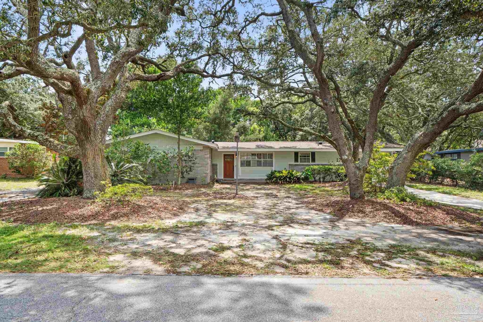 Property Photo: 121 Gilmore Dr FL 32561