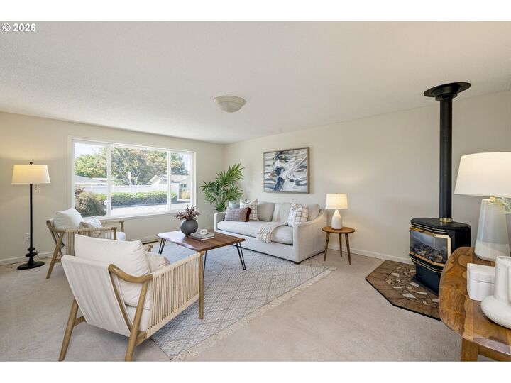 Property Photo:  21414 SE Salmon St  OR 97030 