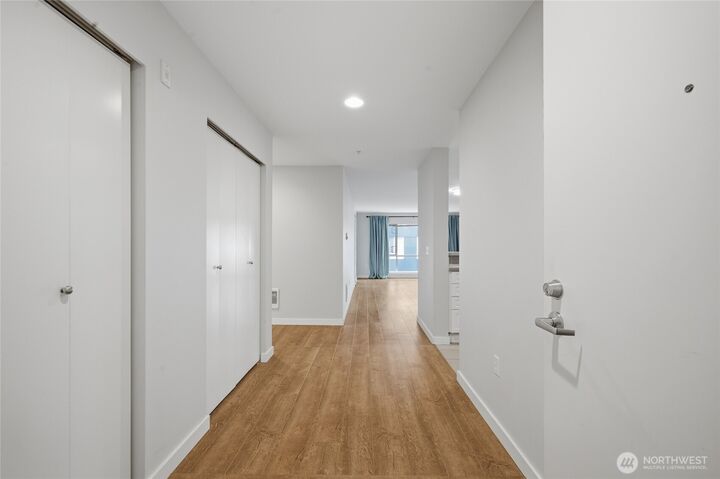 Property Photo: 321 10th Avenue S 712 WA 98104