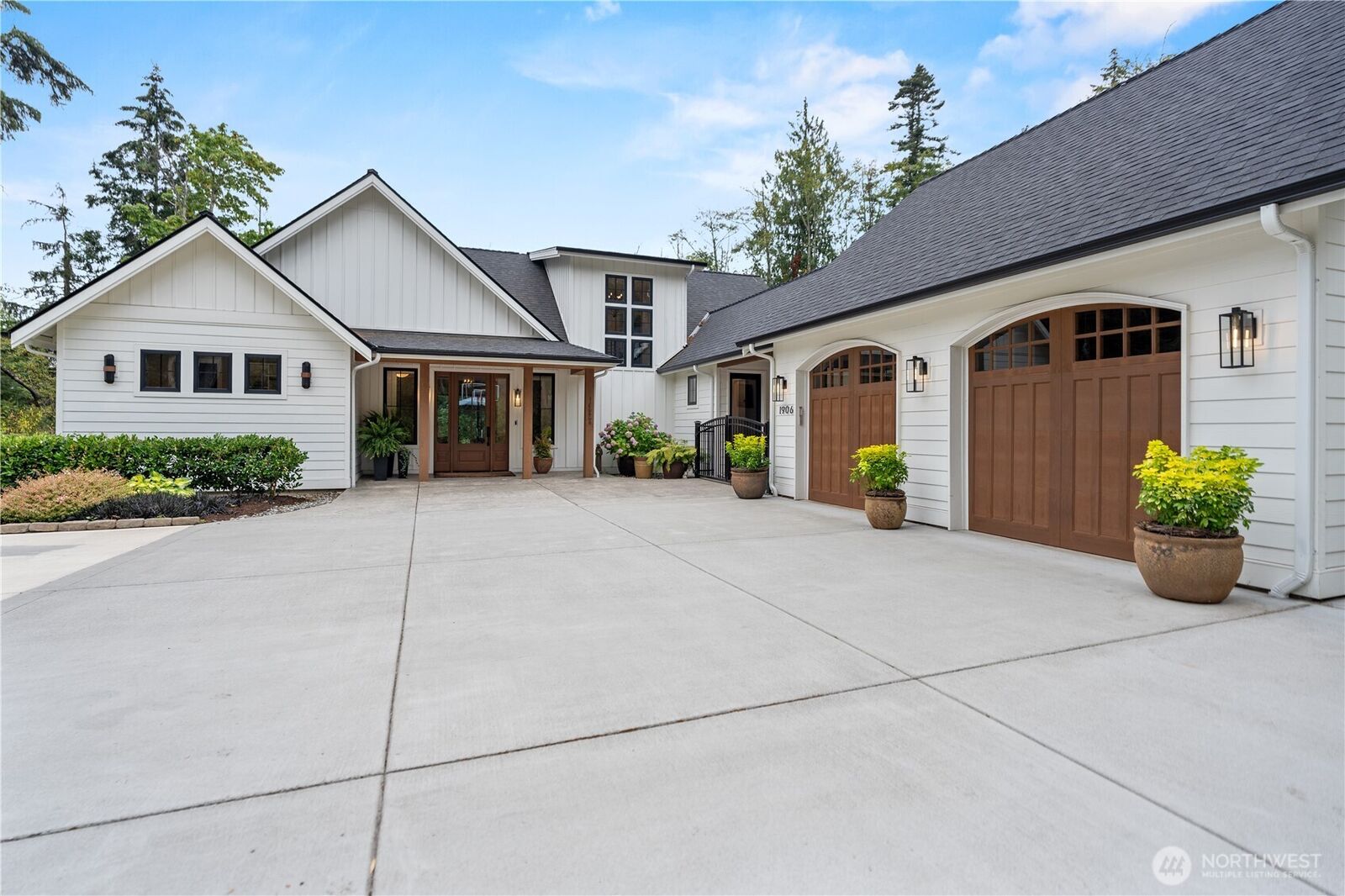 Property Photo: 1906 Journeys End Lane WA 98282
