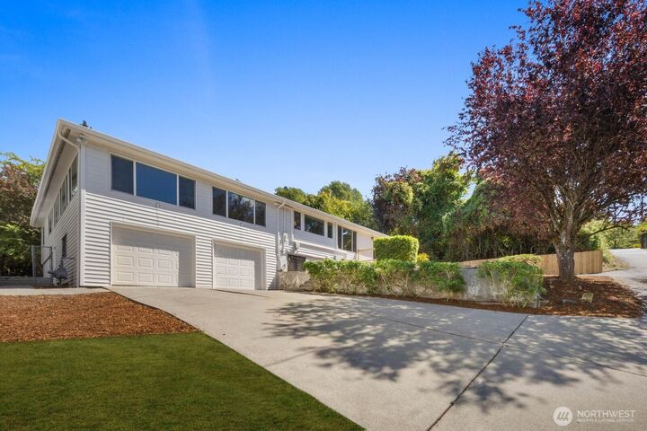 Property Photo:  1510  Bradner Place S  WA 98144 