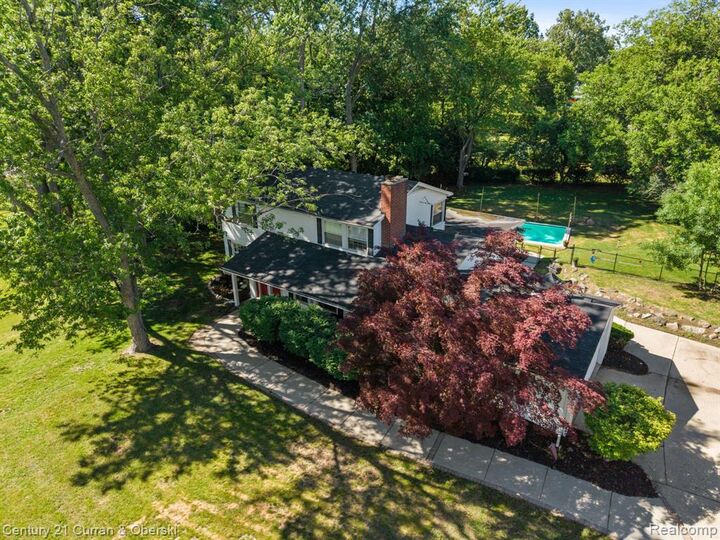 Property Photo:  37480 Rhonswood Drive  MI 48167 