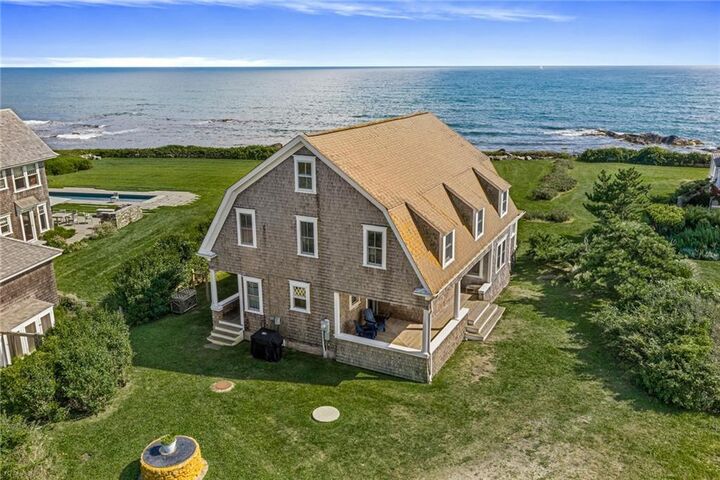 Property Photo: 5 Kempton Place RI 02837