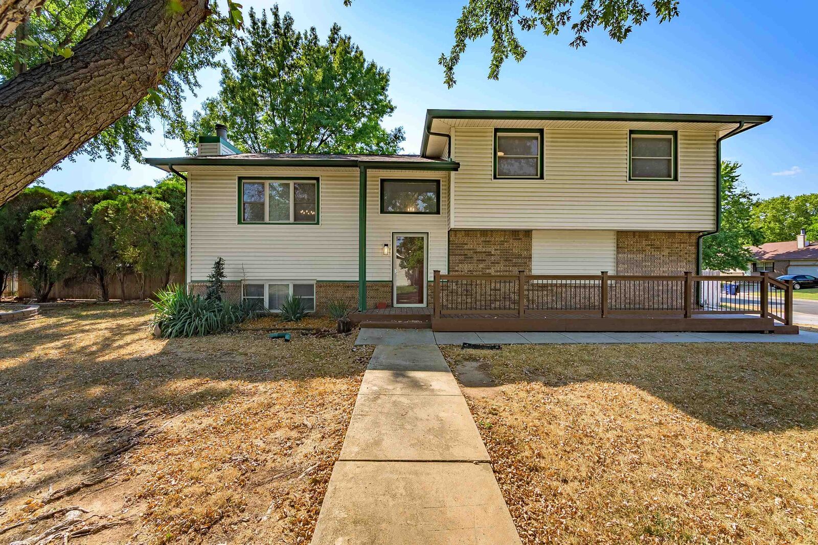 Property Photo:  255 N Parkdale St  KS 67212-5930 