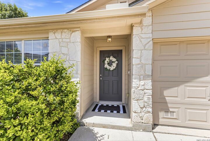 Property Photo:  229 Hereford St  TX 78108 