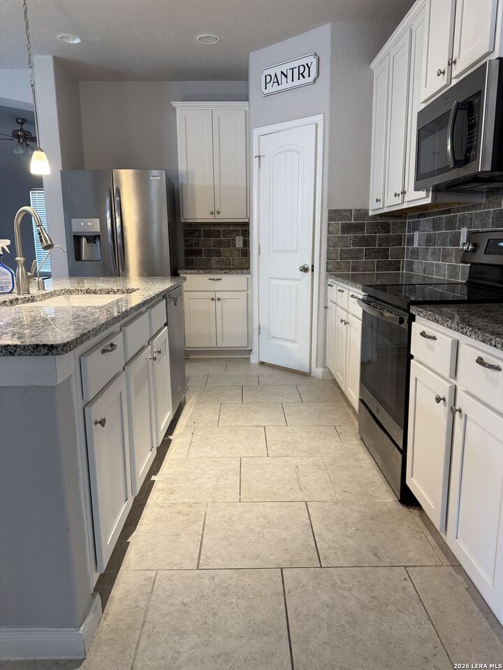 Property Photo: 6022 Snorkel Sq TX 78109