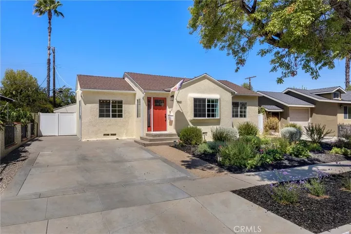 Property Photo: 17621 Collins Street CA 91316