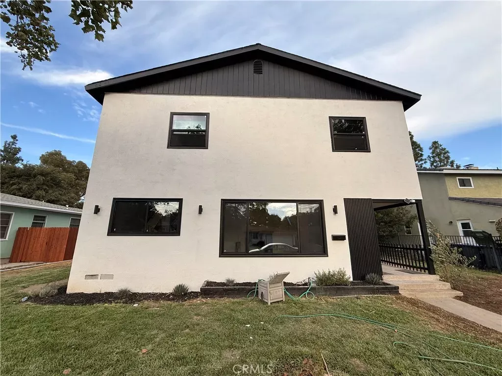 Property Photo:  2409 N Hesperian Street  CA 92706 