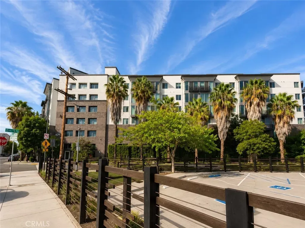 Property Photo:  629 Traction 403  CA 90013 