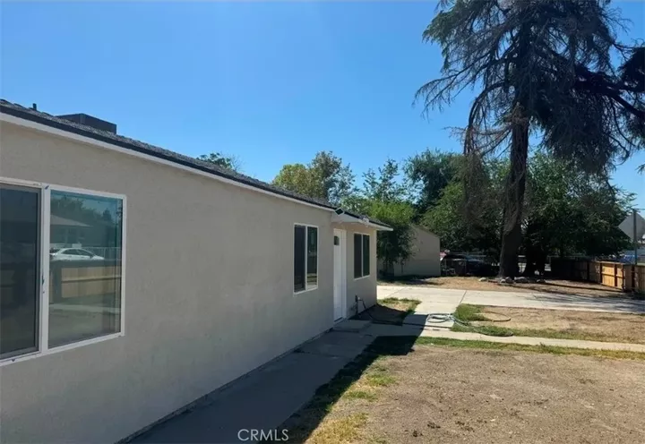 Property Photo:  336 T  CA 93304 