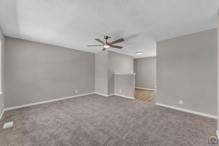 Property Photo:  2225 SE 36th St  KS 66605 