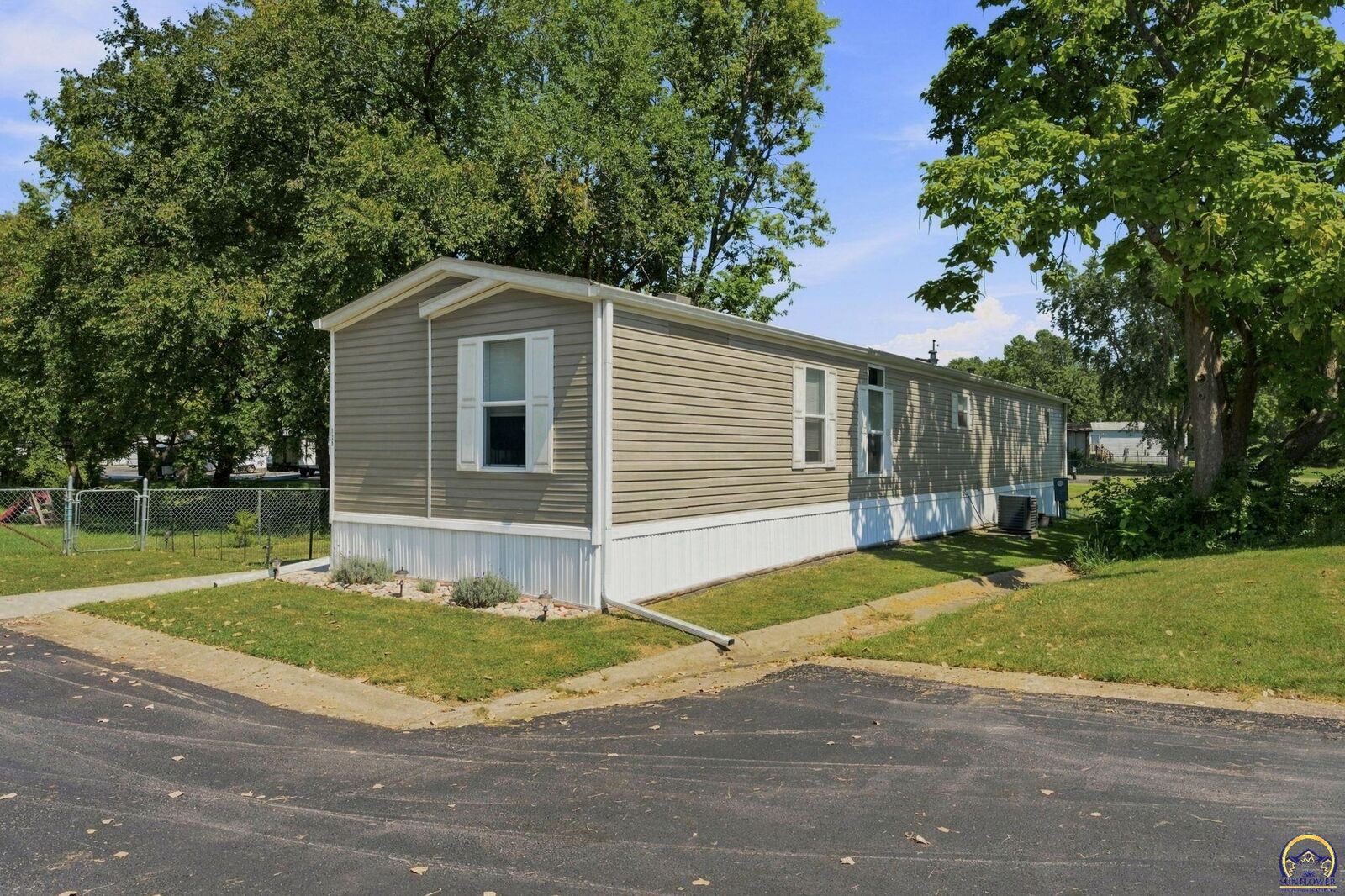 Property Photo:  138 SE Willow Way  KS 66609 