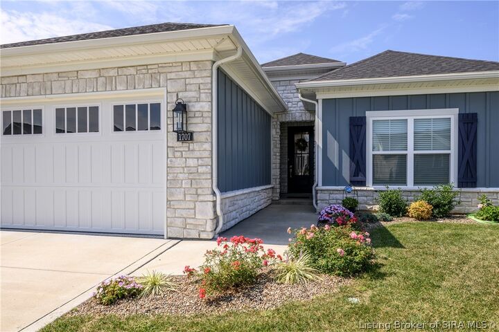 Property Photo:  1707 Greenbrier Place  IN 47126 