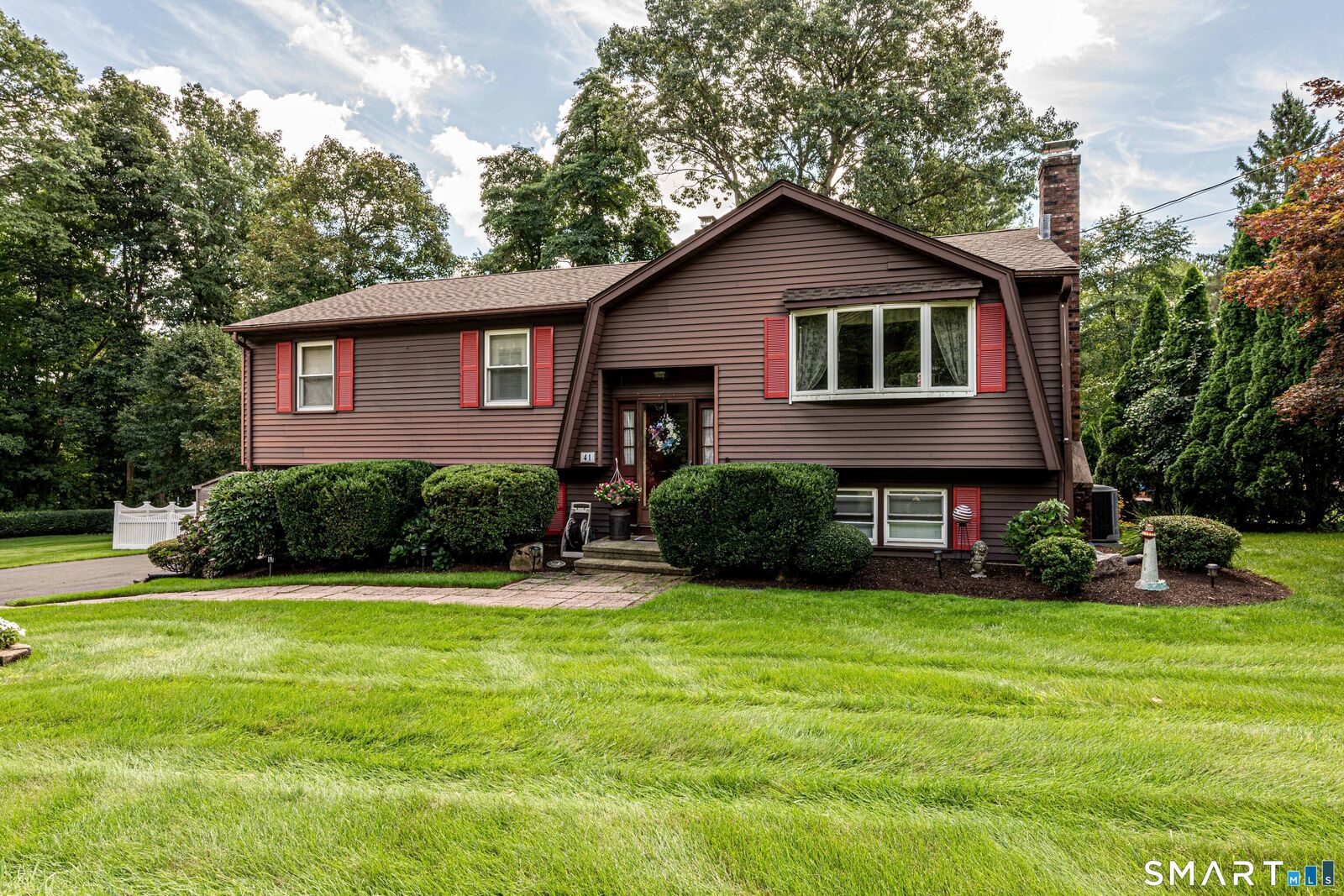 Property Photo: 41 Rainbow Court CT 06514
