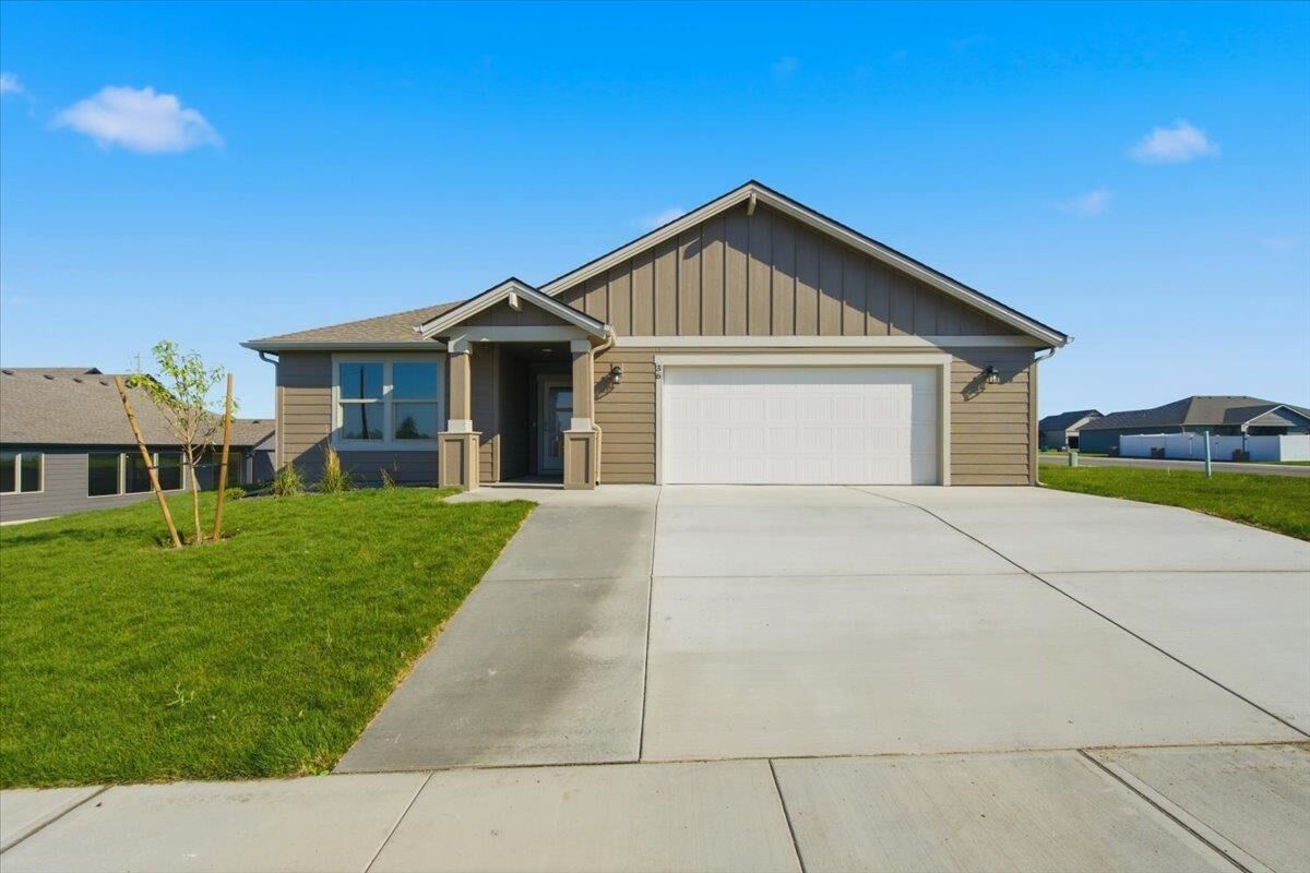 Property Photo: 36 W 12th St WA 99006