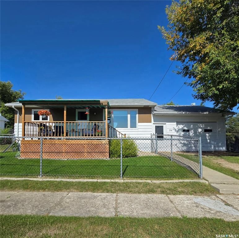 Property Photo:  16 Railway Avenue  SK S0A 1X0 