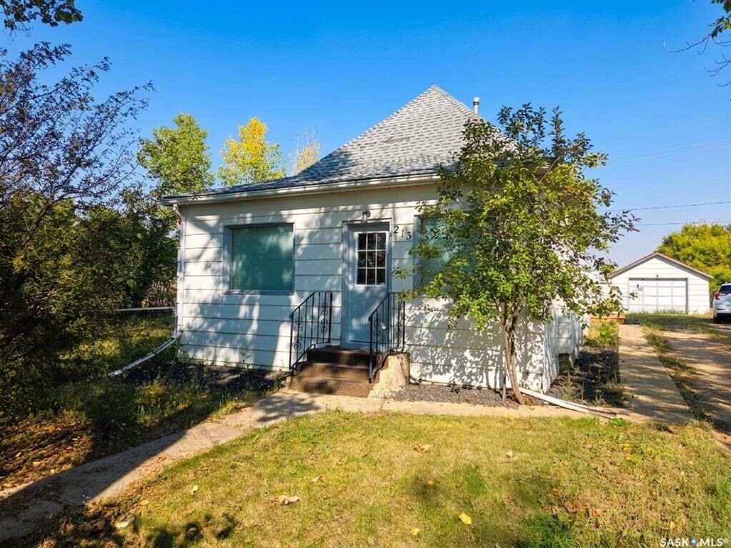Property Photo:  215 Kerry Street  SK S0H 2P0 