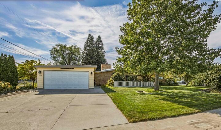 Property Photo:  1821 Thayer Drive  WA 99354 