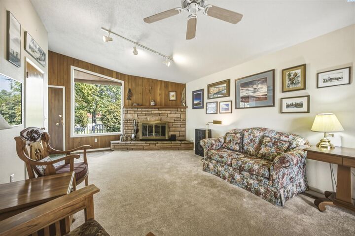 Property Photo:  1821 Thayer Drive  WA 99354 