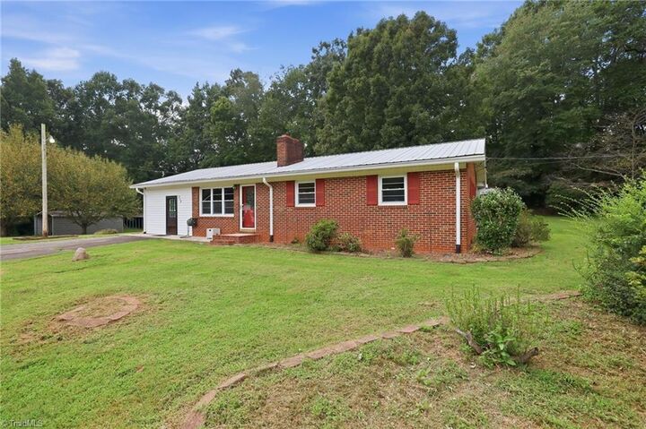 Property Photo:  212 Circle Drive  NC 27017 
