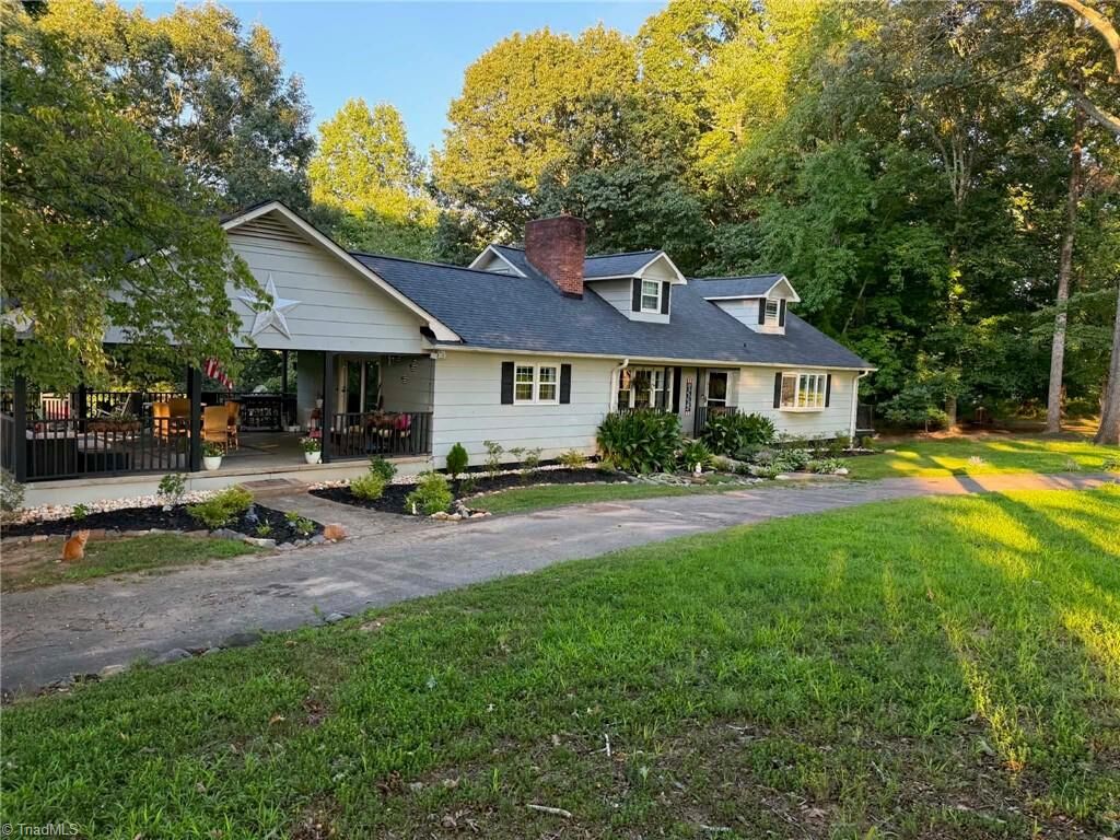 Property Photo: 1725 Fred Hinshaw Road NC 27055