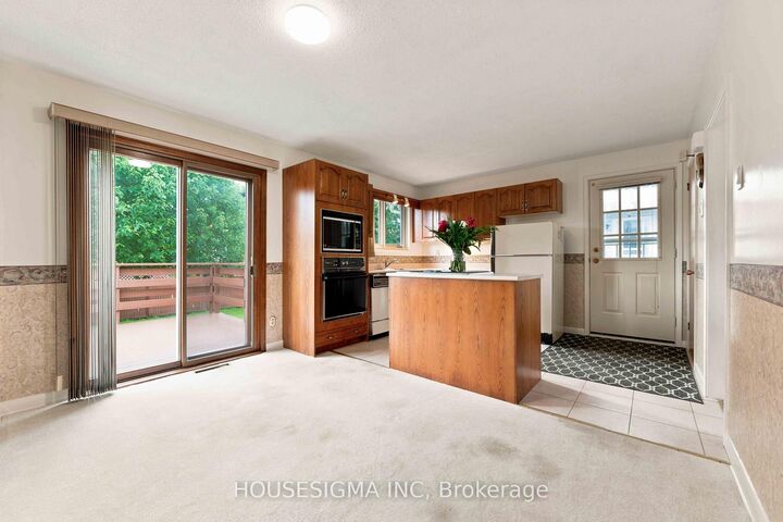 Property Photo:  1347 Avenue R Avenue  ON K1G 0C1 