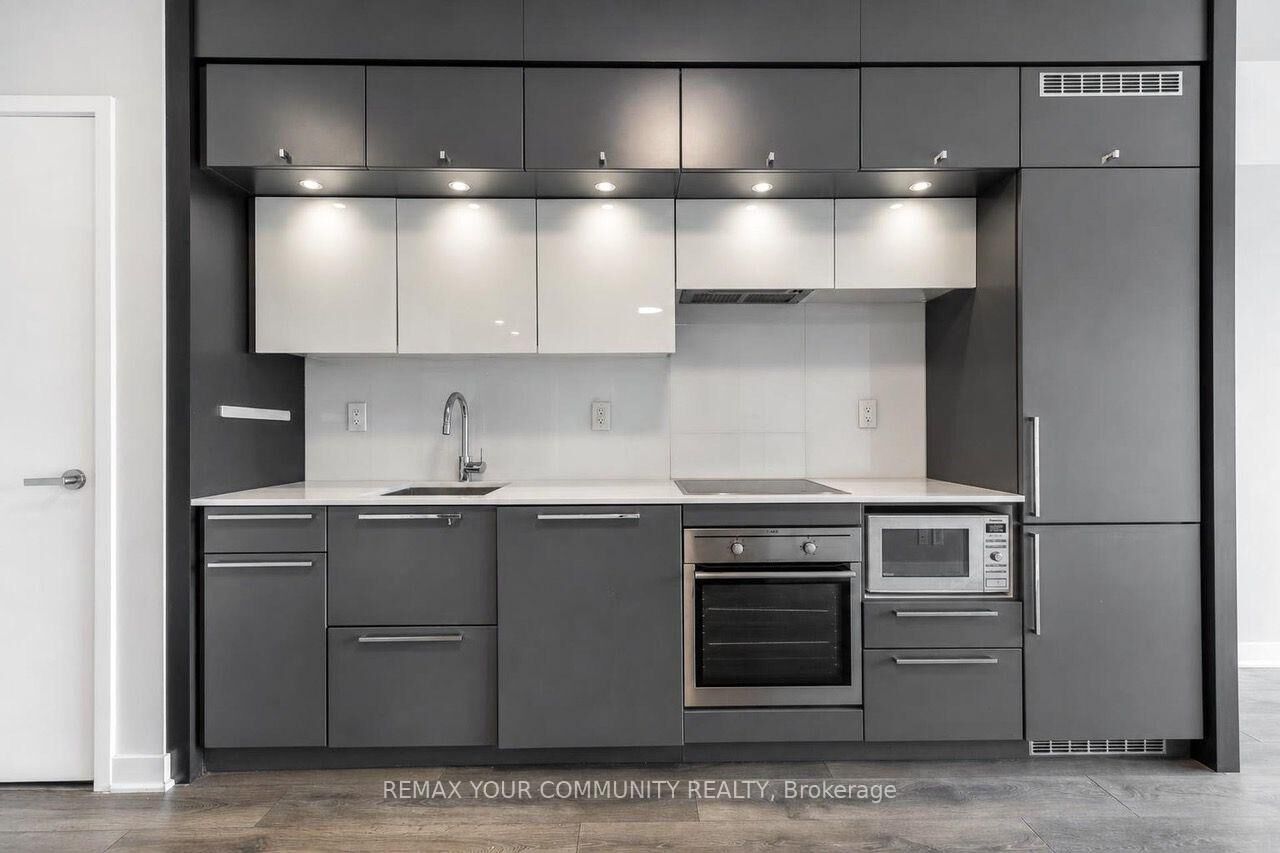 Photo de la propriété:  15 Grenville Street 2711  ON M4Y 0B9 